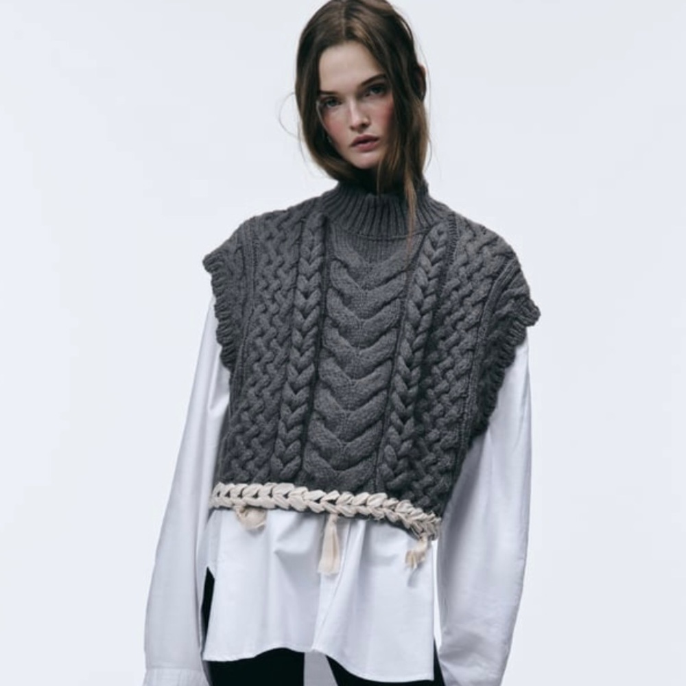ZARA Cable Knit Vest M-L Sold Out!! Very warm and cozy